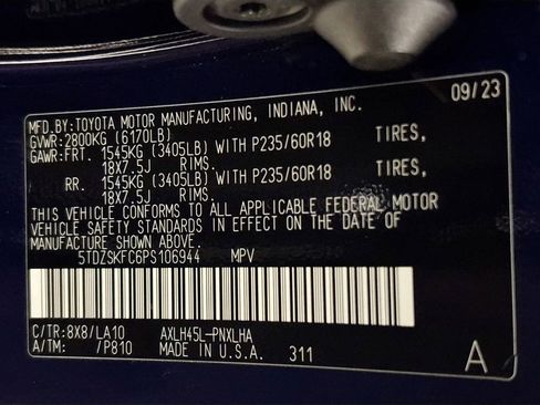 Used 2023 Toyota Sienna Limited image 25