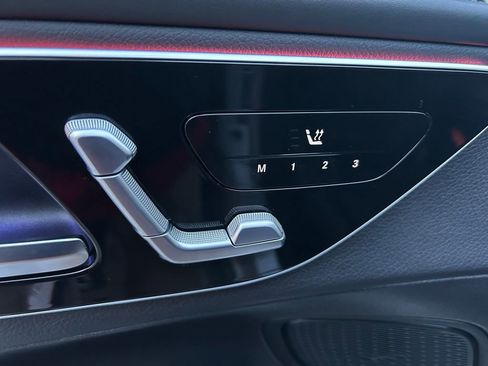 Used 2024 Mercedes-Benz GLC 300 4MATIC image 16