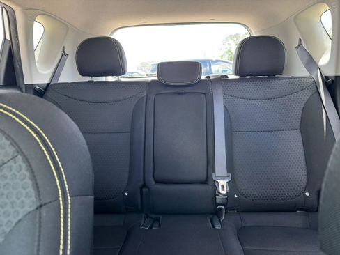 Used 2015 Kia Soul + FWD image 17