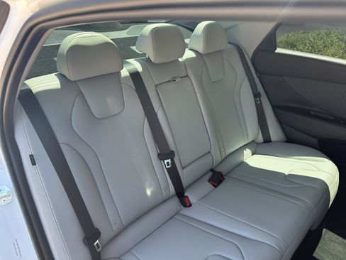 Used 2025 Hyundai Elantra Limited FWD image 34