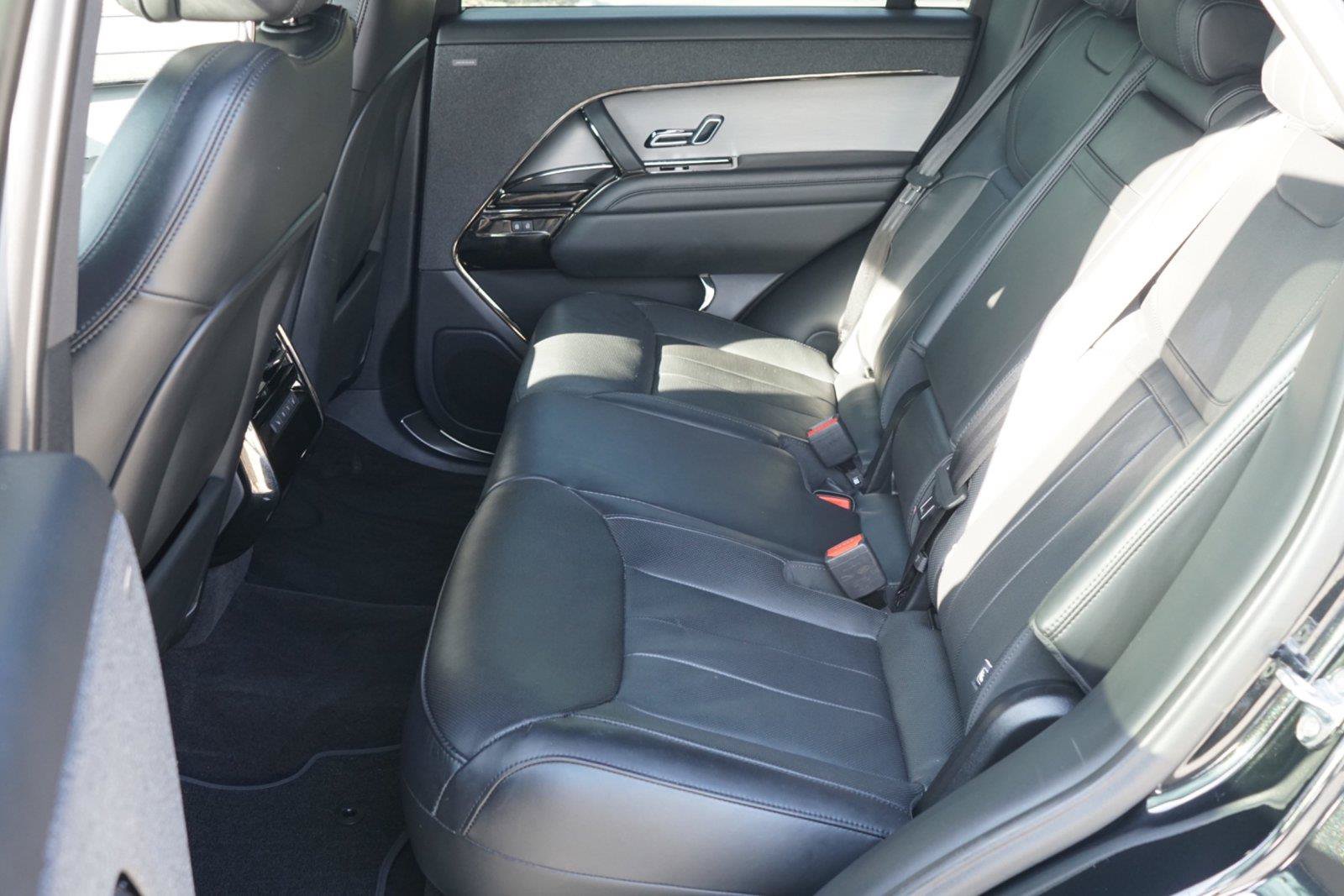 Used 2025 Land Rover Range Rover Sport SE AWD/4WD image 22