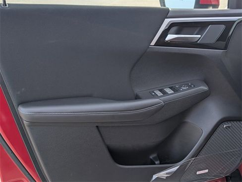 New 2025 Mitsubishi Outlander ES image 10