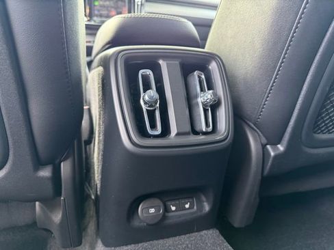 Certified 2022 Volvo XC40 P8 Recharge Ultimate image 34