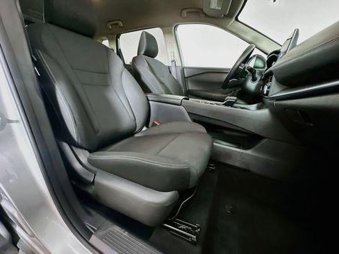 Used 2024 Nissan Rogue S FWD image 29