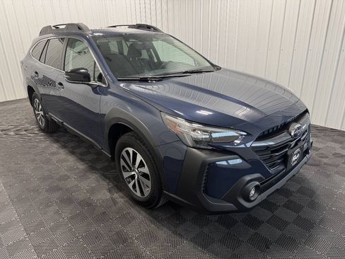 Used 2024 Subaru Outback Premium w/ Popular Package #1A AWD/4WD image 2