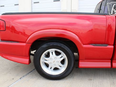 Used 2001 Chevrolet S10 Pickup Xtreme w/ Preferred Equipment Group image 38