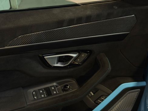 Used 2024 Lamborghini Urus Performante AWD/4WD image 28