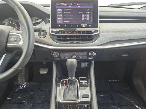 Used 2023 Jeep Compass Sport image 11