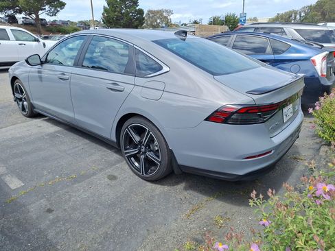 Used 2025 Honda Accord Sport image 4