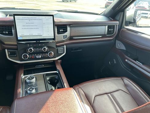 Used 2024 Ford Expedition Max Limited image 19
