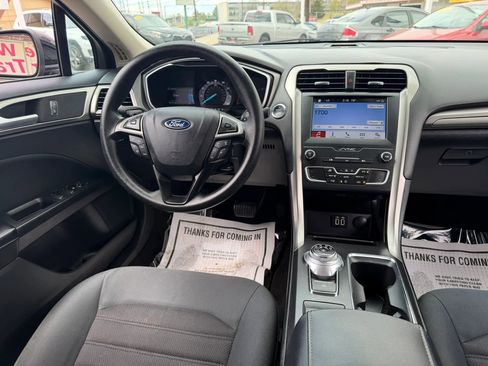 Used 2019 Ford Fusion SE image 25