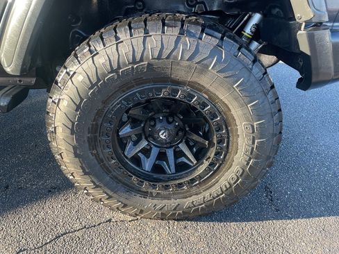 Used 2025 Jeep Wrangler Sport S image 4