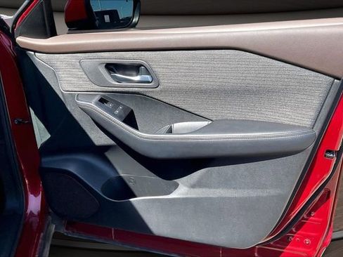 Used 2023 Nissan Rogue SV image 22