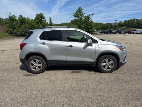 Used 2019 Chevrolet Trax LT w/ LT Convenience Package AWD/4WD image 2