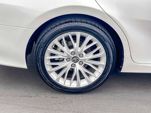 Used 2018 Toyota Camry XLE image 10