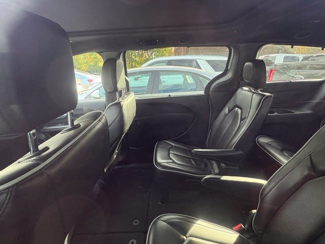 Used 2025 Chrysler Pacifica Limited FWD image 25