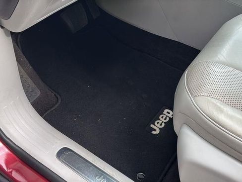 Used 2019 Jeep Cherokee Limited FWD image 15