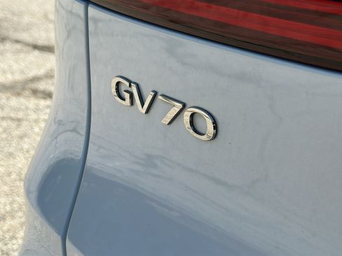 Used 2025 Genesis GV70 2.5T w/ Select Package AWD/4WD image 9