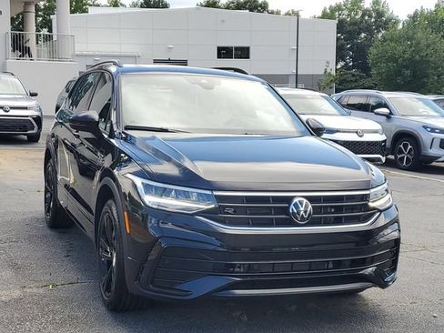Used 2024 Volkswagen Tiguan SE R-Line FWD image 3