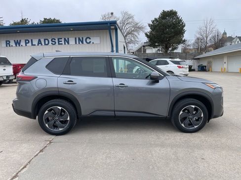 Used 2025 Nissan Rogue SV image 18