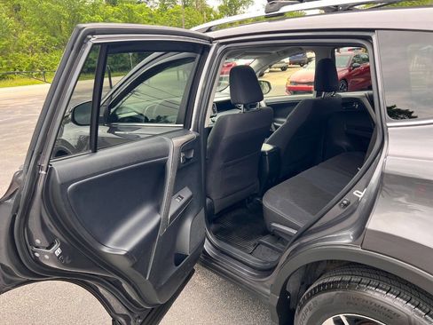Used 2018 Toyota RAV4 XLE AWD/4WD image 23