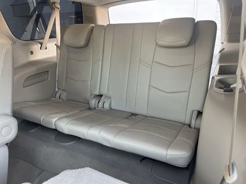 Used 2016 Cadillac Escalade ESV Luxury image 31