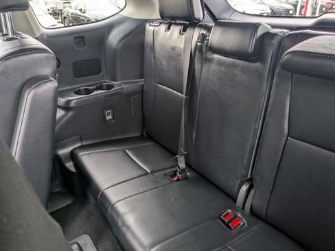 Used 2024 Toyota Highlander XLE AWD/4WD image 19