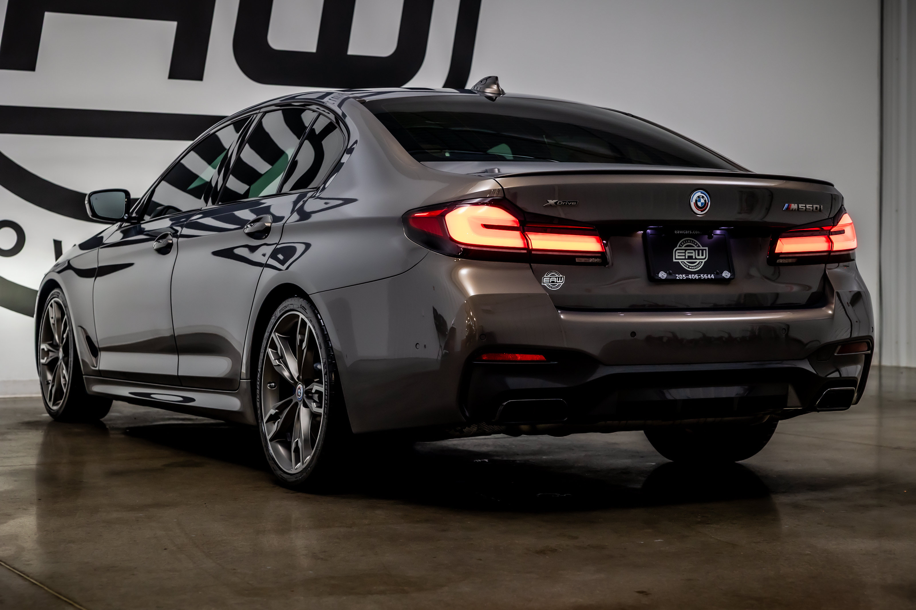 Used 2023 BMW M550i xDrive w/ Dynamic Handling Package AWD/4WD image 29