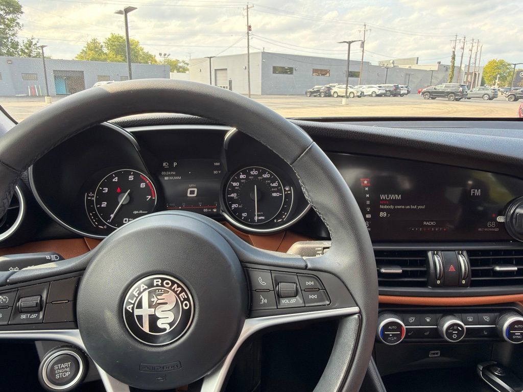 Used 2017 Alfa Romeo Giulia AWD image 12