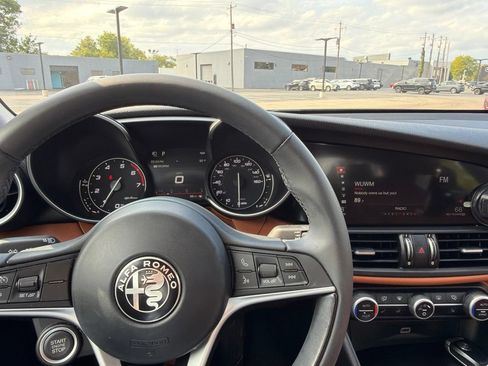 Used 2017 Alfa Romeo Giulia AWD image 12