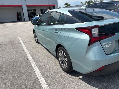 Used 2022 Toyota Prius Limited w/ Premium Convenience Package FWD image 12