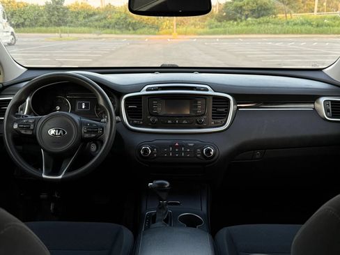 Used 2018 Kia Sorento L FWD image 16