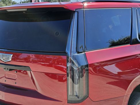 New 2026 Cadillac Vistiq Platinum w/ LPO, Floor Liner Package image 10