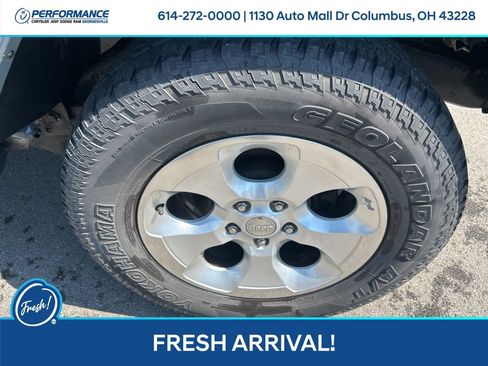 Used 2015 Jeep Wrangler Unlimited Sahara w/ Connectivity Group AWD/4WD image 11