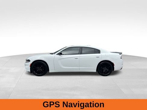 Used 2017 Dodge Charger SXT w/ Premium Group image 2