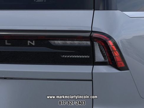 New 2026 Lincoln Navigator Premiere AWD/4WD image 21