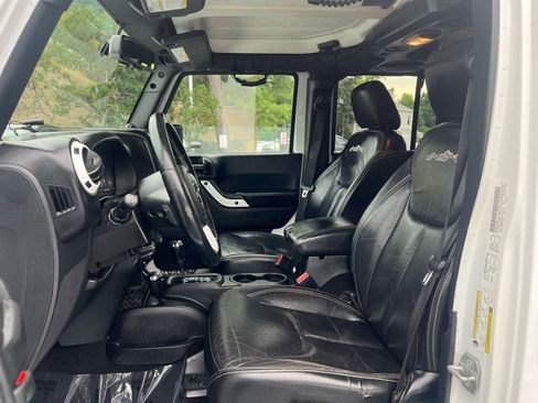 Used 2014 Jeep Wrangler Unlimited Sahara AWD/4WD image 7