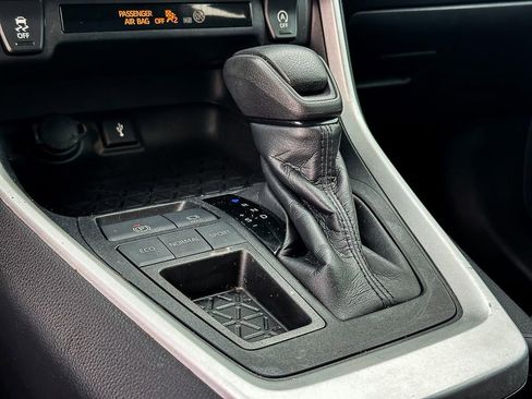 Used 2020 Toyota RAV4 XLE image 18