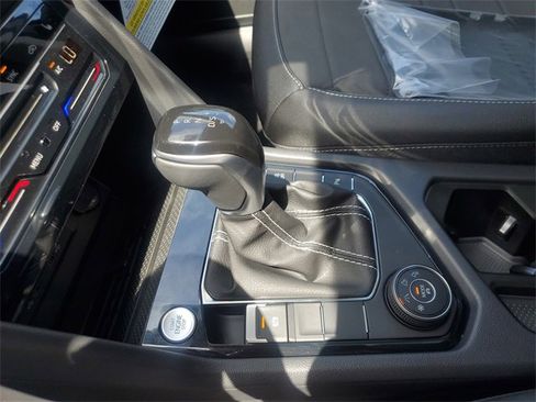 New 2025 Volkswagen Taos SE image 25