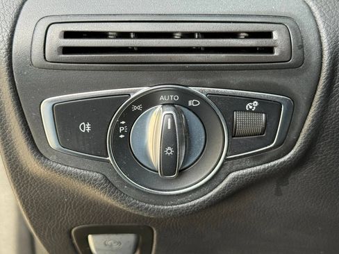 Used 2021 Mercedes-Benz GLC 300 w/ Premium Package image 28