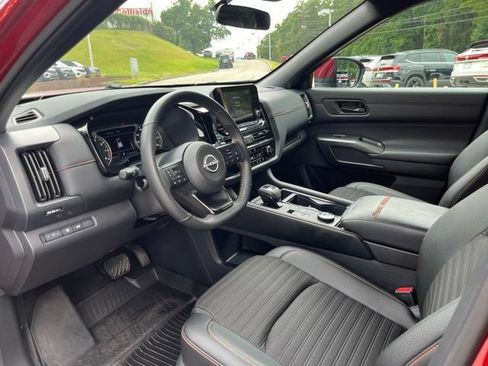 Used 2025 Nissan Pathfinder Rock Creek AWD/4WD image 6