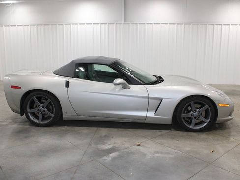 Used 2006 Chevrolet Corvette Convertible w/ Preferred Equipment Group RWD image 11