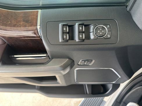 Used 2016 Ford F150 Platinum w/ Equipment Group 701A Luxury AWD/4WD image 13