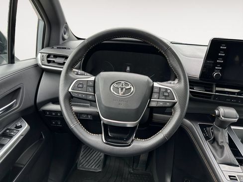 Used 2023 Toyota Sienna XLE Woodland Edition AWD/4WD image 11