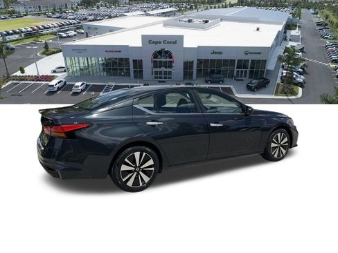 Used 2022 Nissan Altima 2.5 SV FWD image 5