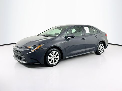 Used 2025 Toyota Corolla LE w/ Convenience Package FWD image 3