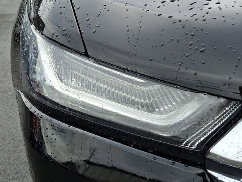 Used 2022 Chevrolet Traverse LT AWD/4WD image 9
