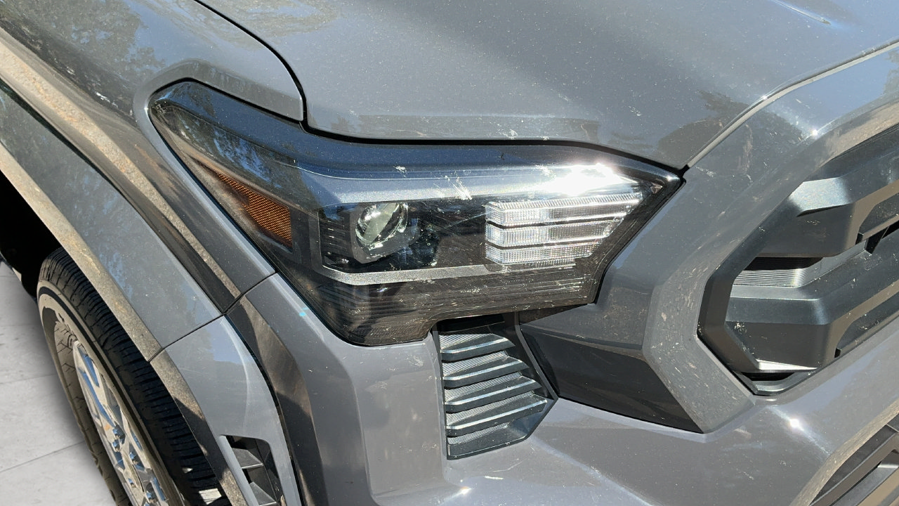 Used 2025 Toyota Tacoma SR5 AWD/4WD image 25