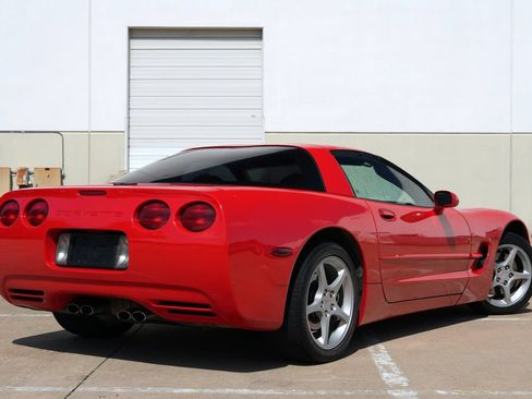 Used 2004 Chevrolet Corvette Coupe w/ Preferred Equipment Group RWD image 24