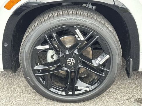New 2026 Volkswagen Tiguan SE R-Line FWD image 22